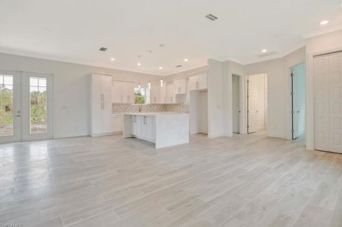 2775 34th Ave, Naples, FL 34117-7833