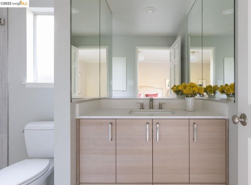 5901 La Salle Ave, Oakland CA 94611-3225 exterior