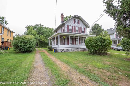 60 Manalapan Ave, East Freehold, NJ 07728-1657