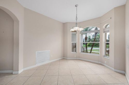 2394 Kent Cir, Fort Pierce, FL 34953-5707
