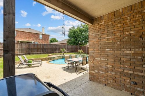 6001 Sun Ray Dr, Denton TX  76208-6823 exterior