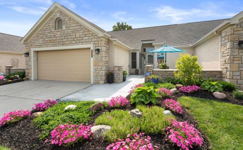 2561 Vililly Cir, Darbydale, OH 43123-8897