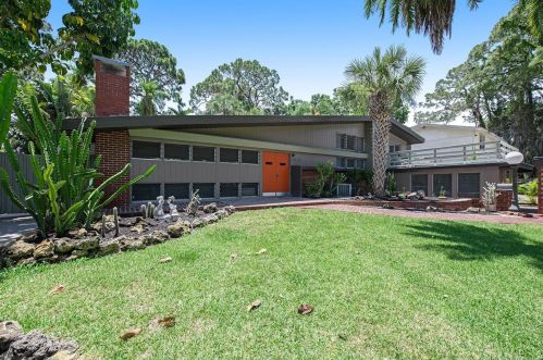 4610 Cypress Way, Saint Petersburg FL  33705-4526 exterior