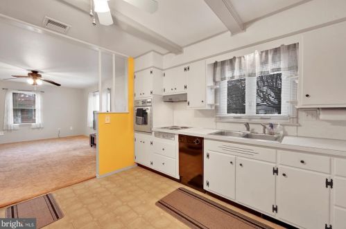 121 Lemon St, Ephrata PA  17522-2313 exterior