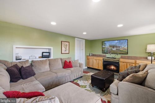 39580 Lovettsville Rd, Lovettsville VA  20180-2008 exterior