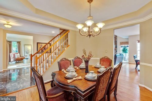 8701 Lords View Loop, Gainesville VA  20155-5806 exterior