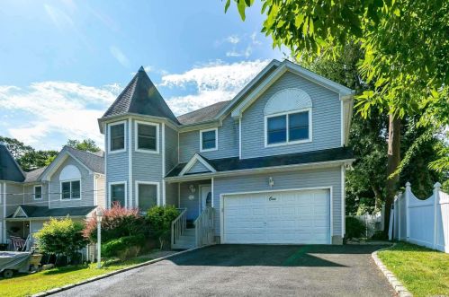 1 Mather Ct, Huntington Station, NY 11746-3015
