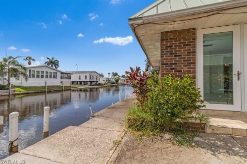 2846 Arbutus St, Naples FL  34112-8138 exterior