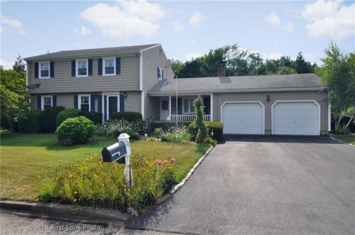 23 Mayflower Dr, Seekonk, MA 02771-3409