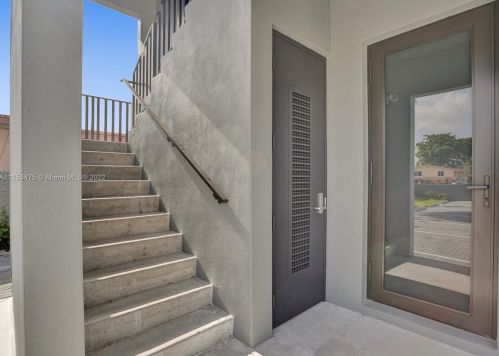 440 16th St, Hialeah, FL 33010-3249