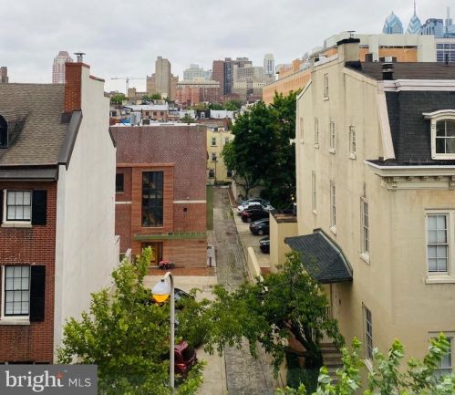 265 9th St, Philadelphia PA  19107-1832 exterior