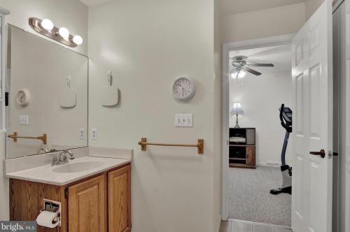 101 Strayer Dr, Carlisle PA  17013-4408 exterior