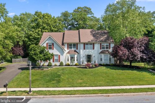 720 Lake Dr, Prospectville, PA 19002-5084