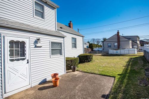 145 Fordham Rd, Hicksville, NY 11801-6039