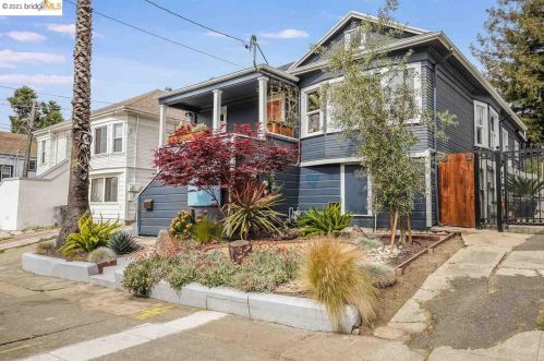 2811 Coolidge Ave, Oakland, CA 94601-2719