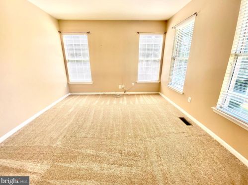3704 Thomasson Crossing Dr, Triangle VA  22172-2023 exterior