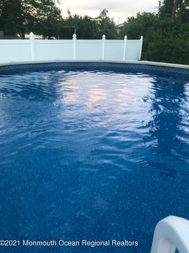 323 Lk Shr Dr, Bricktown NJ 08723-6013 exterior