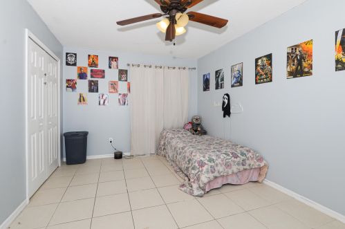 325 Gulfstream Ave, Fort Pierce FL 34983-1219 exterior