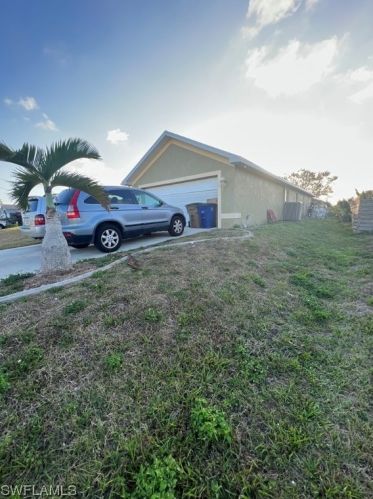 919 Acroft Ave, Lehigh Acres, FL 33971-6428