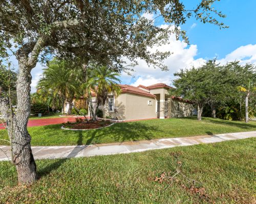 1201 192nd Ln, Hollywood, FL 33029-4519