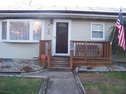 20 Lark Ln, Bricktown, NJ 08724-7016