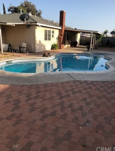 718 Idyllwild Ave, Rialto CA  92376-4816 exterior