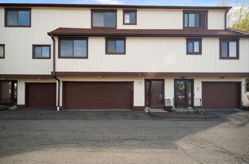 129 Essex Ct, Beacon Falls, CT 06403-4912