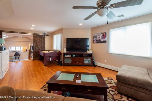 331 Sunset Dr, Pelican Island NJ  08751-2242 exterior