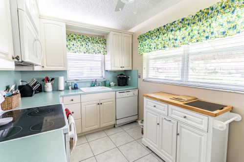 735 Whippoorwill Ln, Delray Beach, FL 33445-1851