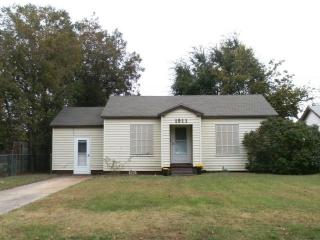 1911 13th St, Chickasha, OK 73018-5643