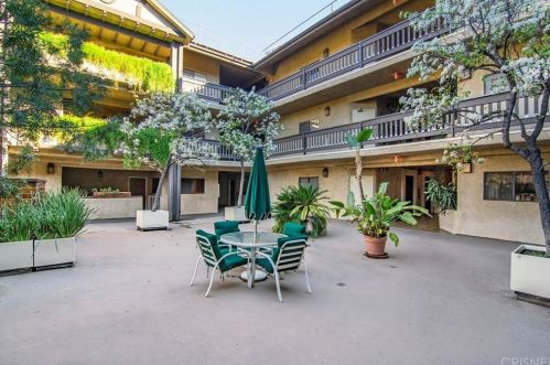 10945 Hortense St, North Hollywood CA  91602-1746 exterior