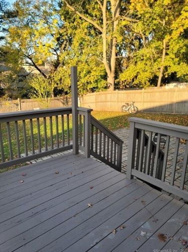 11 Senga Rd, Norwalk CT  06854-2520 exterior