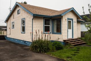 1704 Morgan St, Ocosta, WA 98520-5524