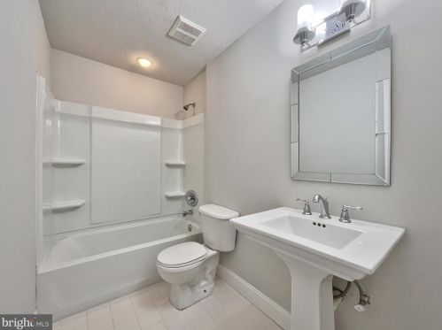 5765 Rhode Island Dr, Woodbridge VA  22193-3830 exterior