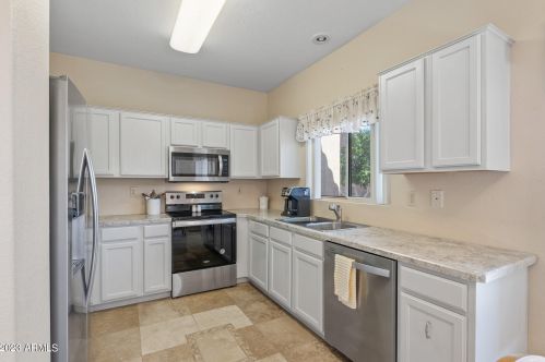 22209 Las Brizas Ln, Sun City AZ 85375-2858 exterior