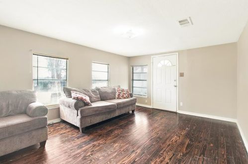 204 Waco St, Palmer, TX 75152-9656