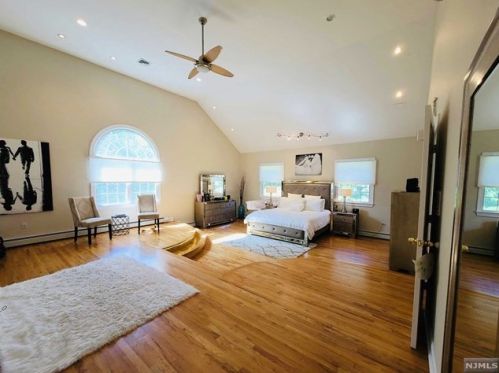 32 Crescent Dr, Skyline Lakes NJ  07456-1109 exterior