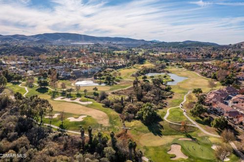 384 Country Club Dr, Simi Valley CA  93065-7654 exterior
