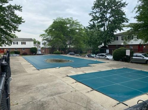 16 Fairview Dr, Danbury CT  06810-7649 exterior