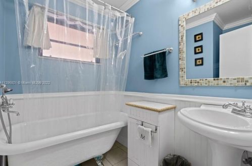 7880 11th St, Hollywood FL  33024-5147 exterior