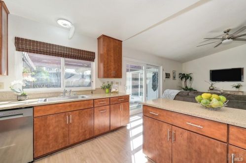 681 Seville Ln, Vacaville CA  95688-2044 exterior