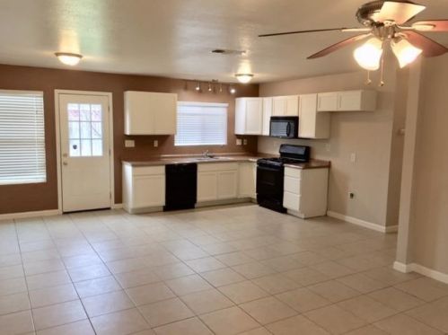6041 Haven Dr, North Highlands, CA 95660-4566