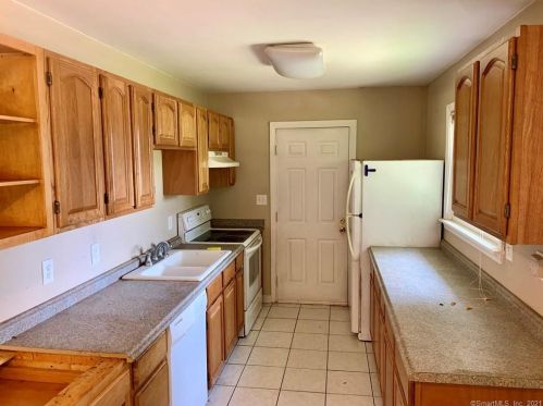 80 Kings Hwy, Groton, CT 06340-3433