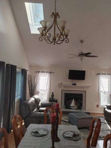 130 Elvree St, Manchester CT 06042-8240 exterior