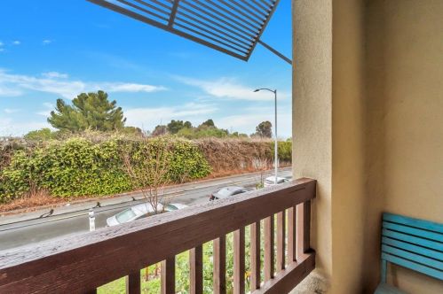 267 Fairchild Dr, Mountain View CA  94043-2086 exterior