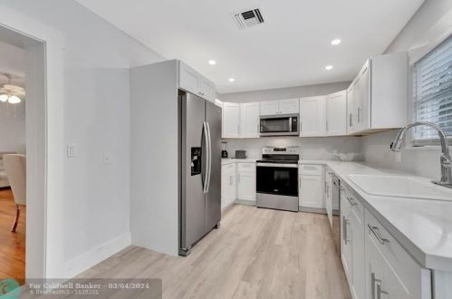 320 4 Ave, Delray Beach FL  33444-2717 exterior
