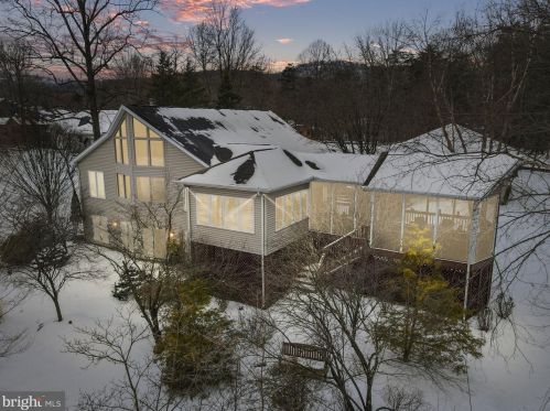 5 Peace Pipe Ln, Hedgesville, WV 25427-5329