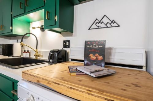 1104 Robinhood Blvd, Big Bear City CA  92314-9376 exterior