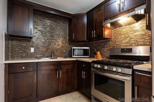 4075-77 Clairemont Dr, San Diego CA exterior