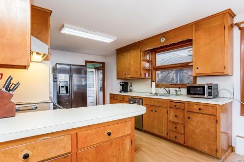 691 Millbrook Rd, Middletown CT  06457-5523 exterior